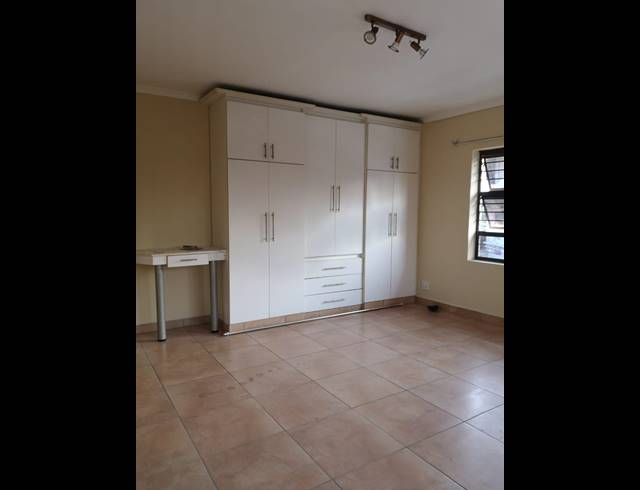 3 BEDROOM FLAT RENTED IN SPRINGFIELD